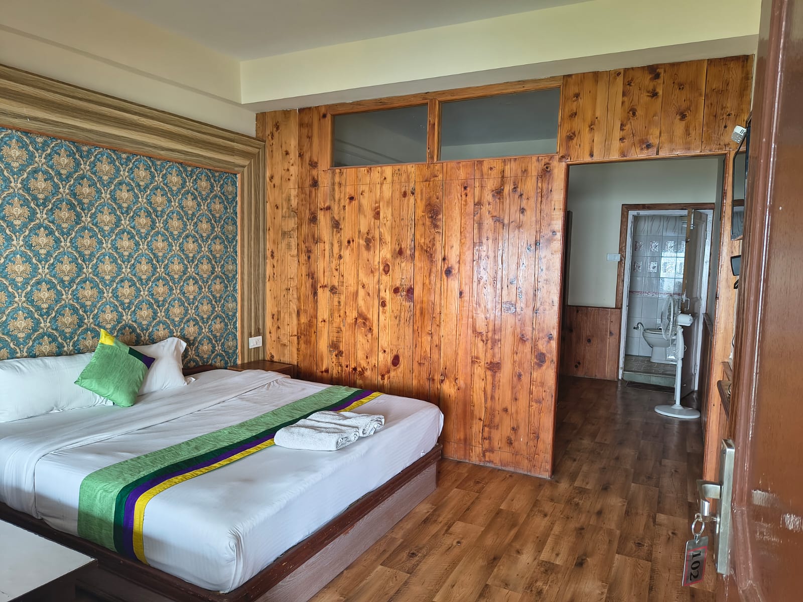 Super Deluxe Family Room (102)